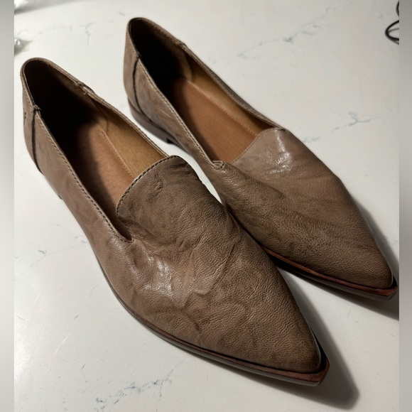 Frye Kenzie Flats - Picture 1 of 6